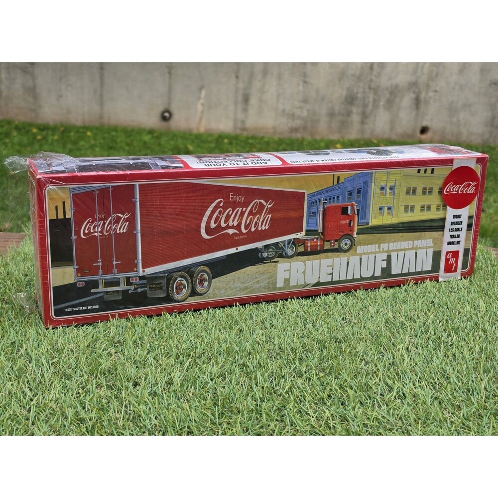 AMT Coca-Cola Fruehauf Van Beaded Panel Trailer Model Kit 1/25  AMT1109/06 New*
